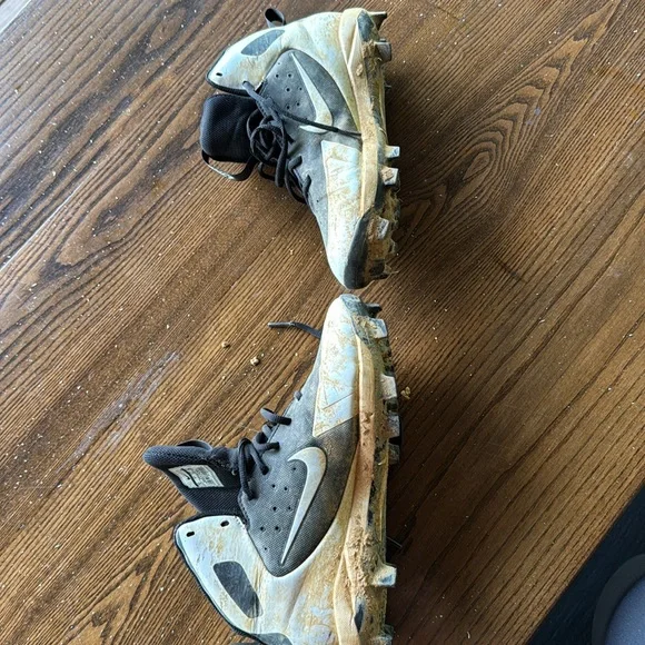 Nike Black and White High-Top Cleats - Picture 4 of 6